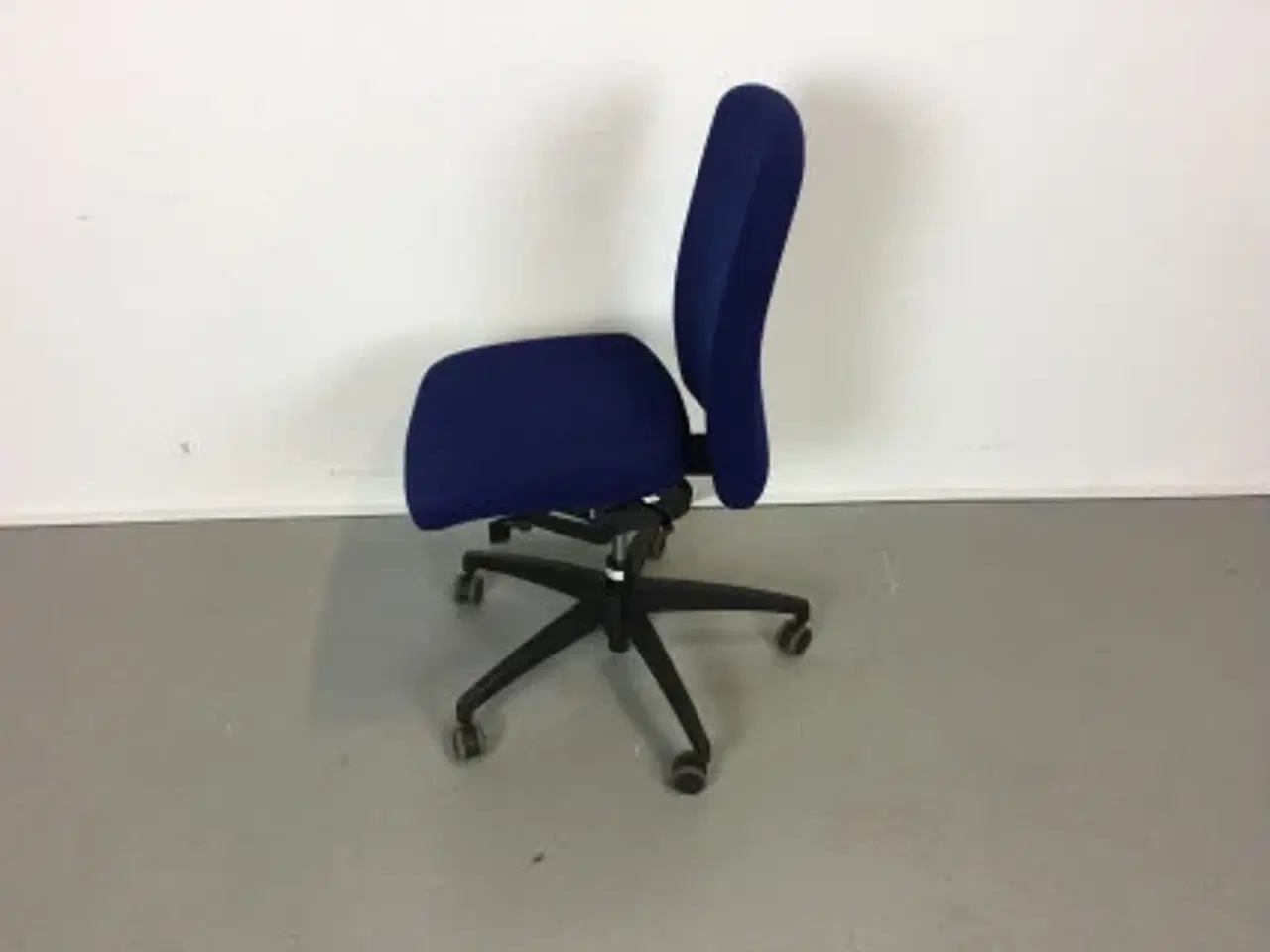 Billede 2 - Duba b8 kontorstol med blåt polster og høj firkantet ryg