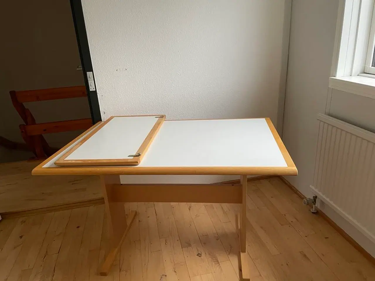 Billede 1 - Spisebord med klap