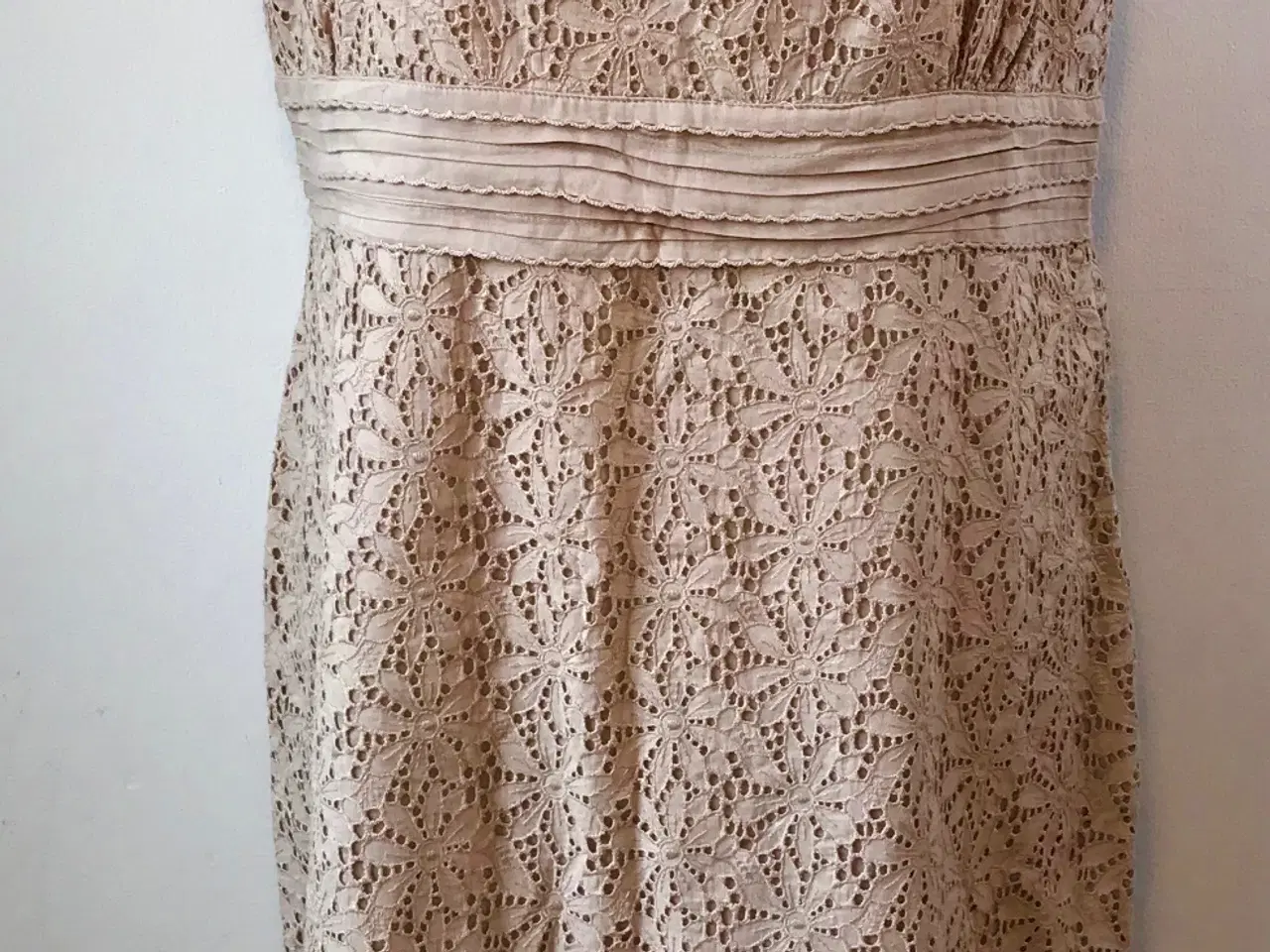 Billede 1 - Whistles, blondekjole, str. 44 (lille)