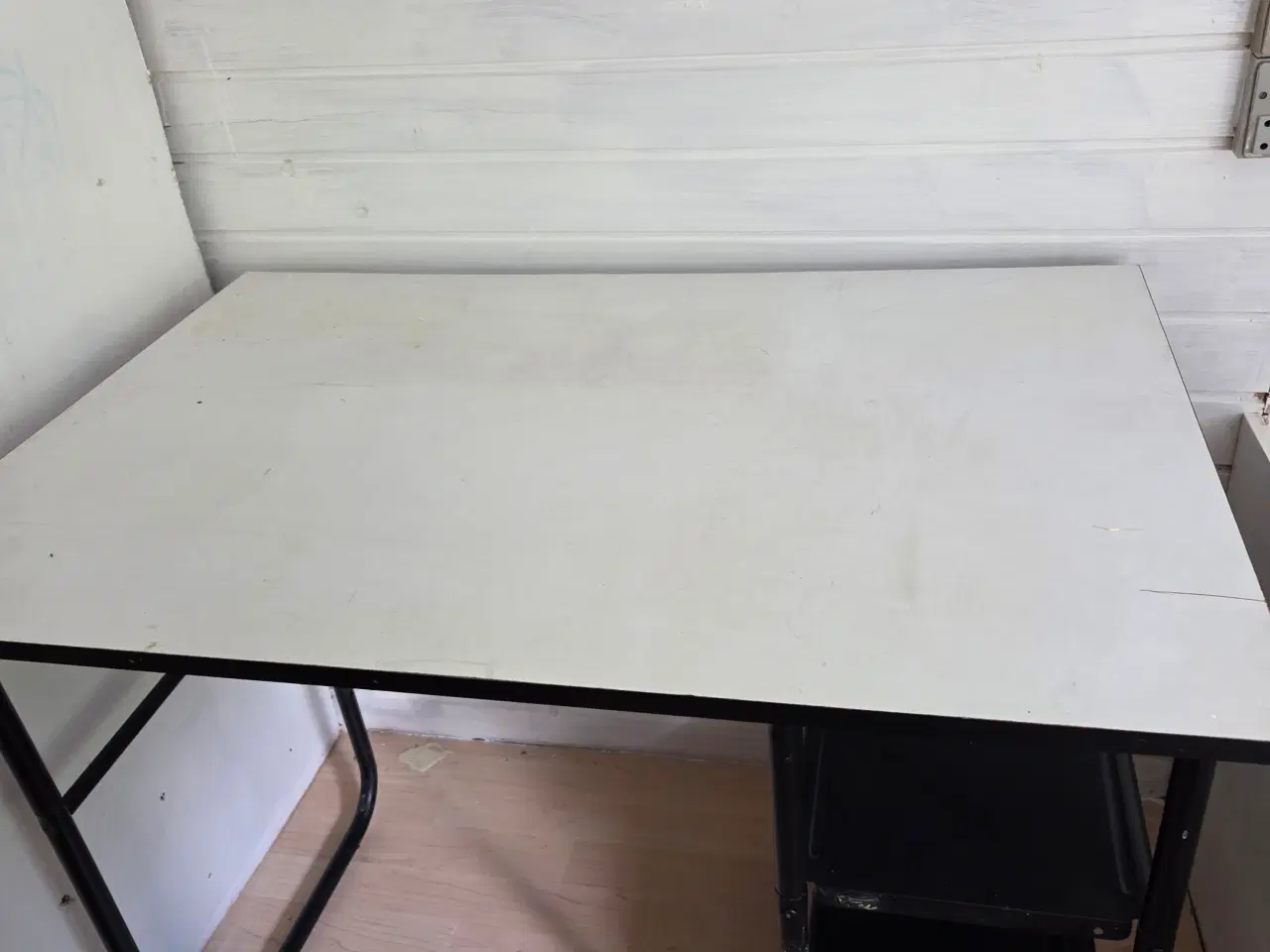 Billede 1 - Skrivebord med hylder