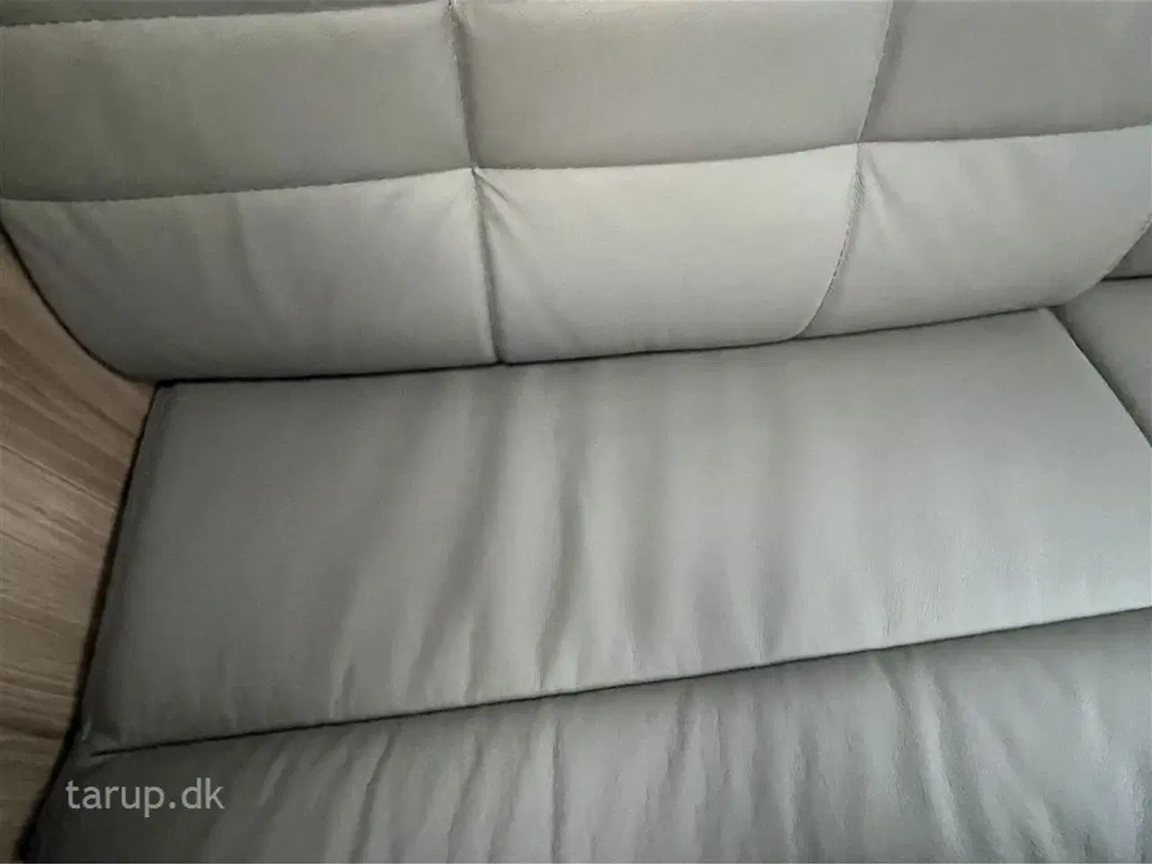 Billede 7 - 2026 - Kabe Smaragd 520 XL KS Premium Line   Fransk seng, rundsiddegruppe i mørkegråt skind, ALDE centralvarme, vandbåren gulvvarme, stort kompressor køleskab