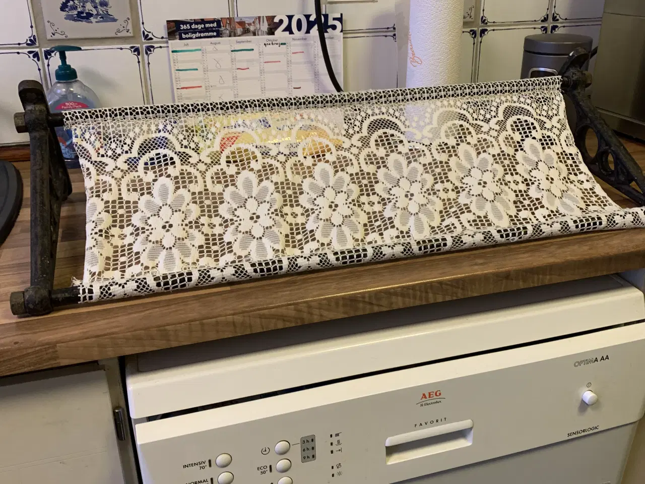 Billede 1 - Smedejerns hylde med net 