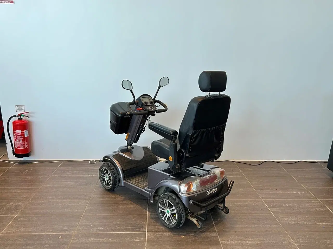 Billede 2 - LM-600 grå