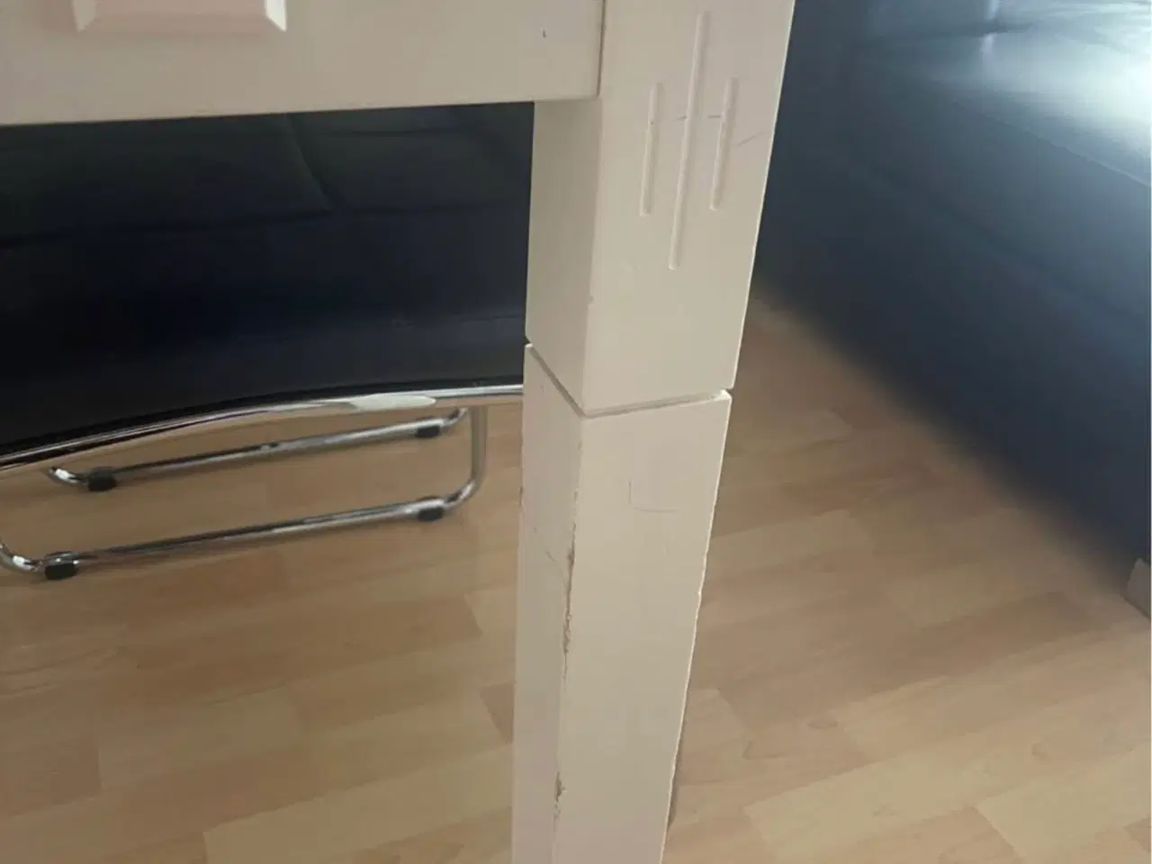 Billede 9 - Spisebord og 4 stole 