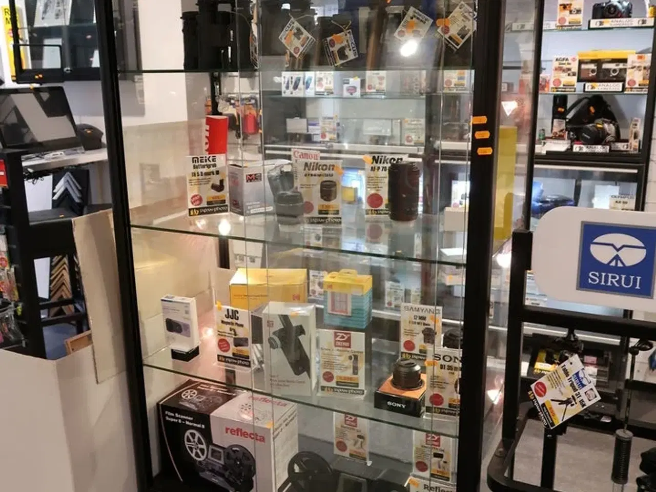 Billede 2 - Butiksinventar uden indhold