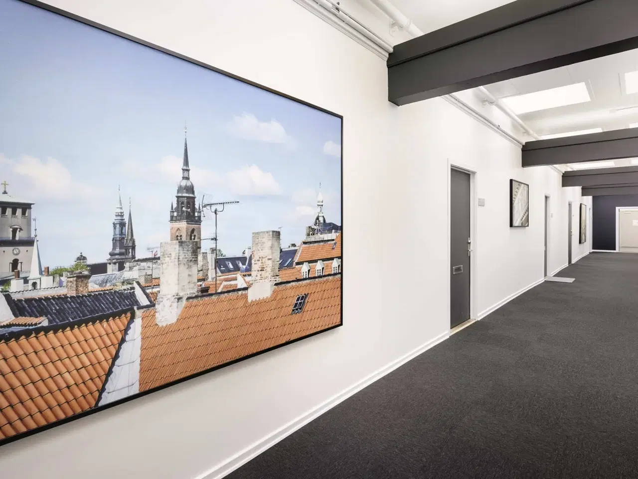 Billede 2 - Møbleret kontor til 2  på Fuglebækvej  - Nyd dit nye kontors adgang til parkering og særlige fordele. Mulighed for arkiv på 11 m2