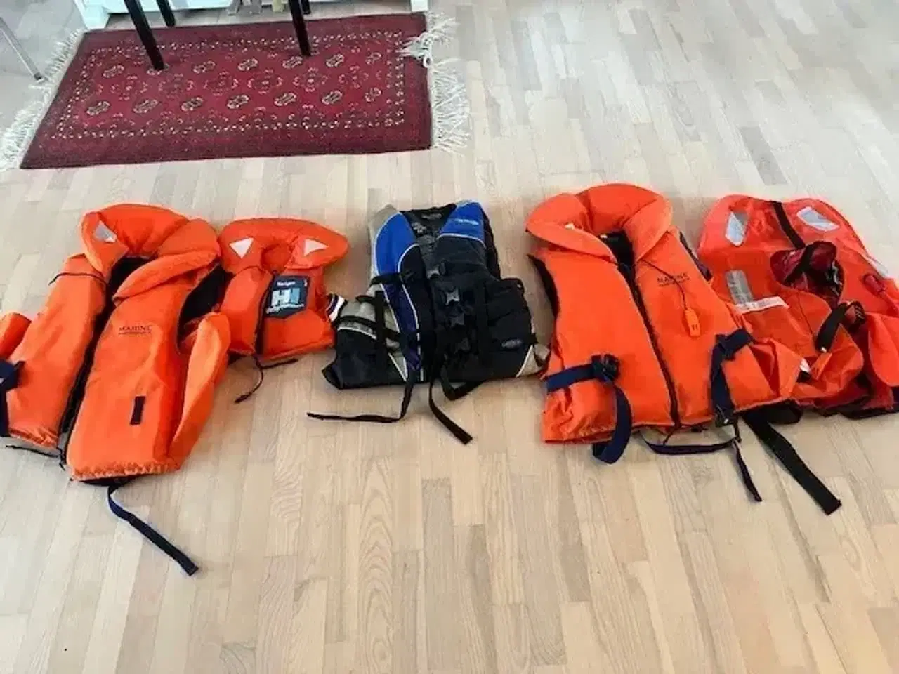 Billede 1 - Fine redningsveste + svømmevest