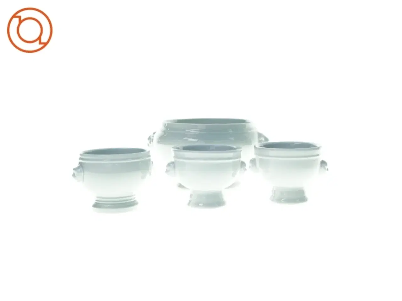 Billede 2 - Hvide skåle 3 stk. og en suppeterrin-  (str. 25 cm x 25 cm 13 cm x 13 cm)