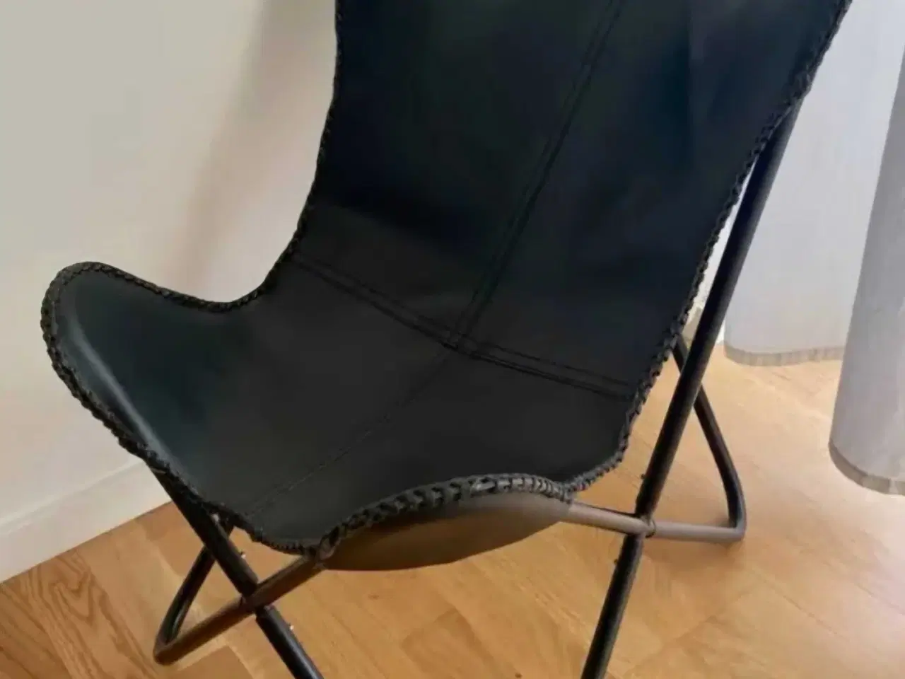 Billede 1 - Ny Flagermusestol sort læder børne str