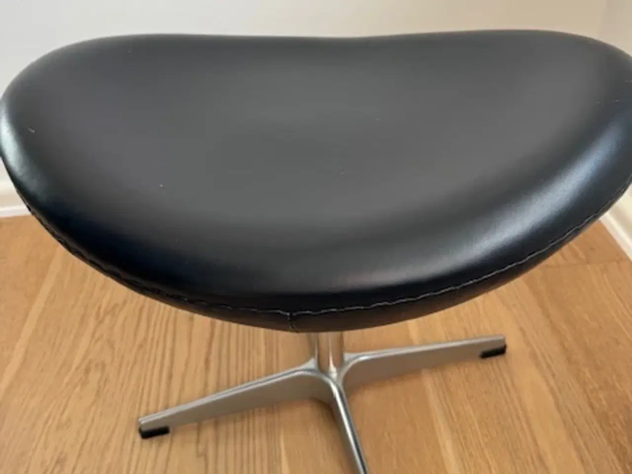 Billede 11 - Lounge drejestol med fodskammel