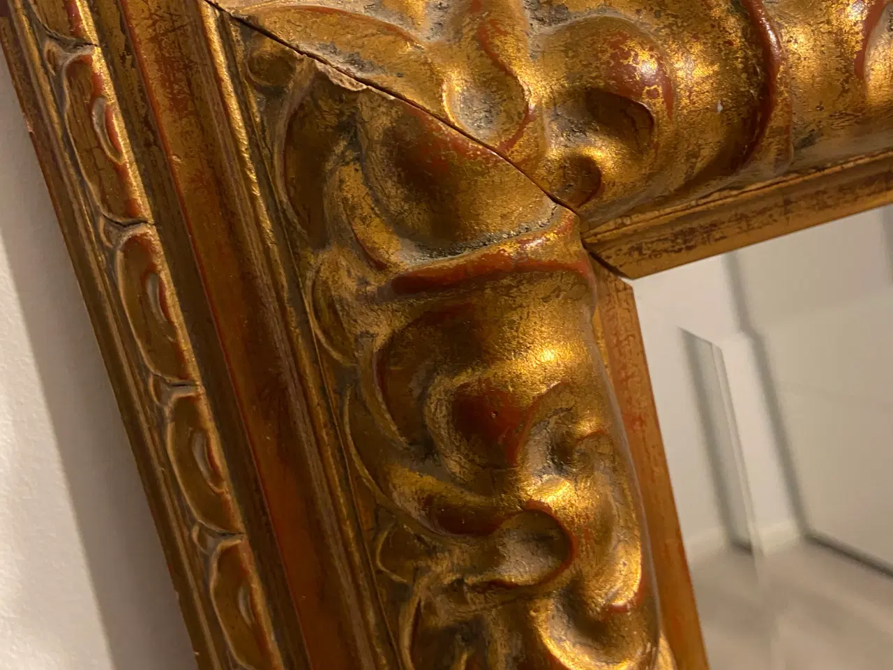 Billede 2 - Spejl med guldfarvet kant