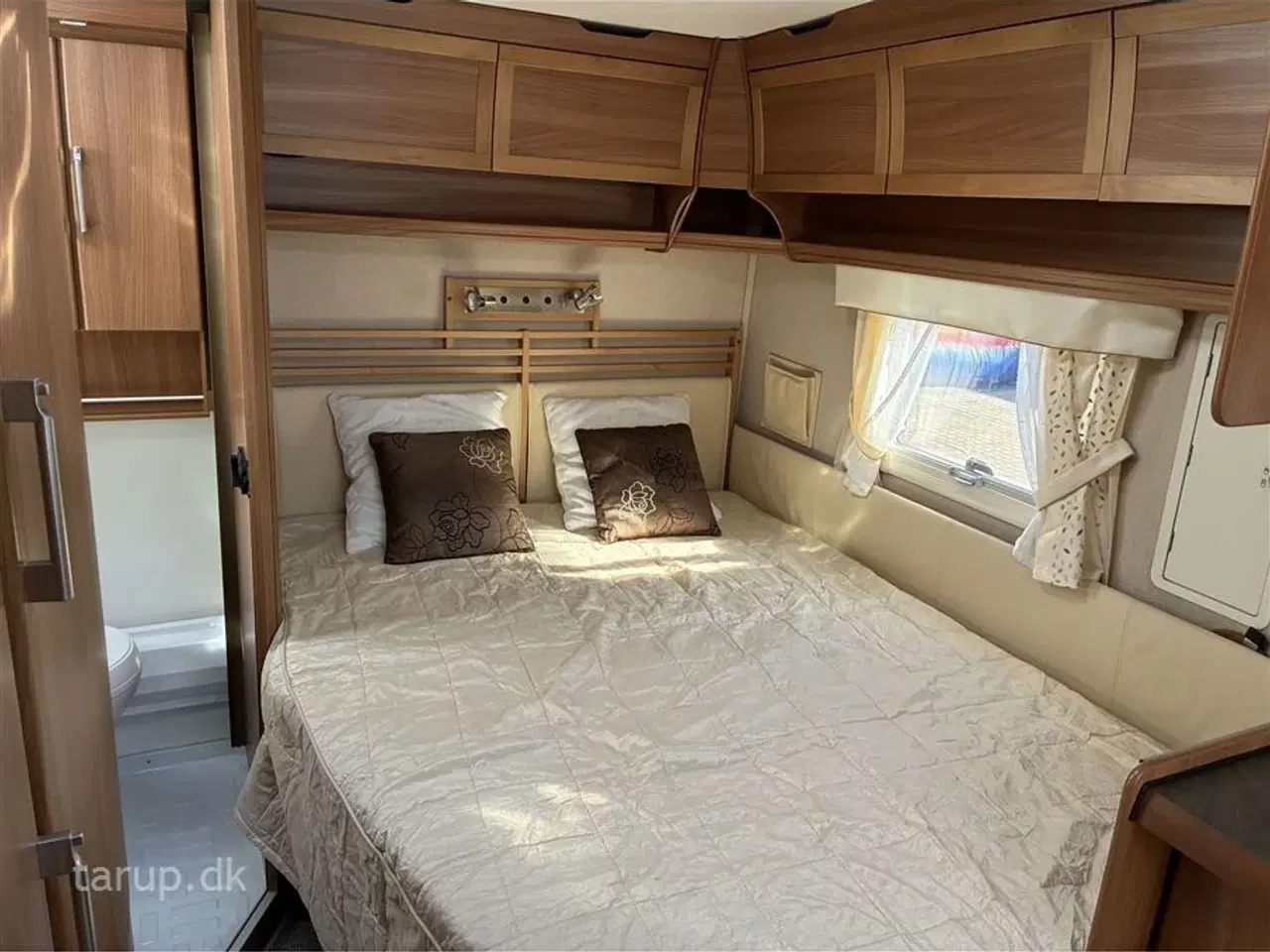 Billede 11 - 2011 - Kabe Royal 560 XL KS   mover, rundsiddegruppe, ALDE centralvarme, skind i siddegruppe, vandbåren gulvvarme, køleskab, stabilisator, fransk dobbeltseng