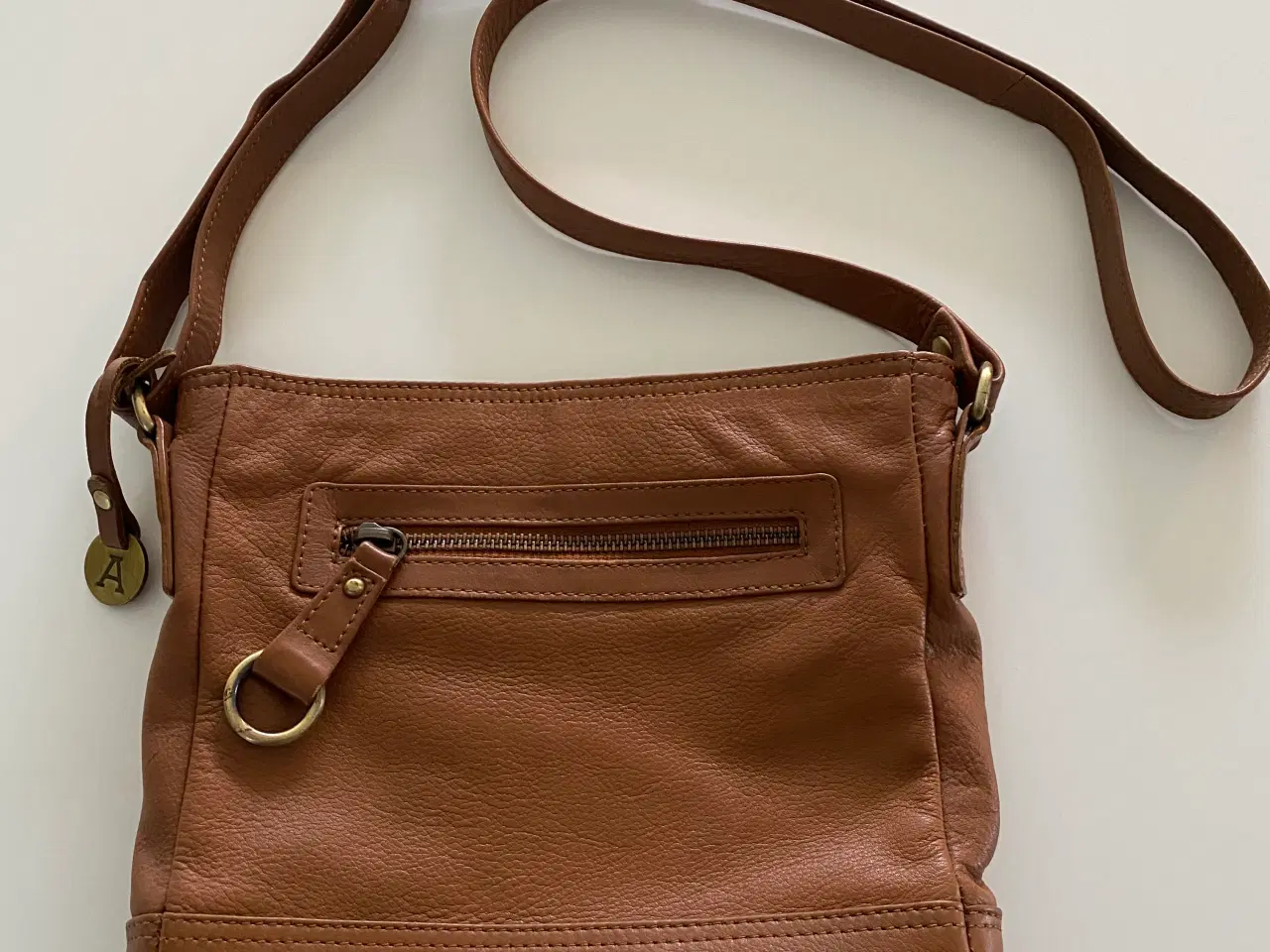 Billede 2 - Cognacfarvet crossbody taske