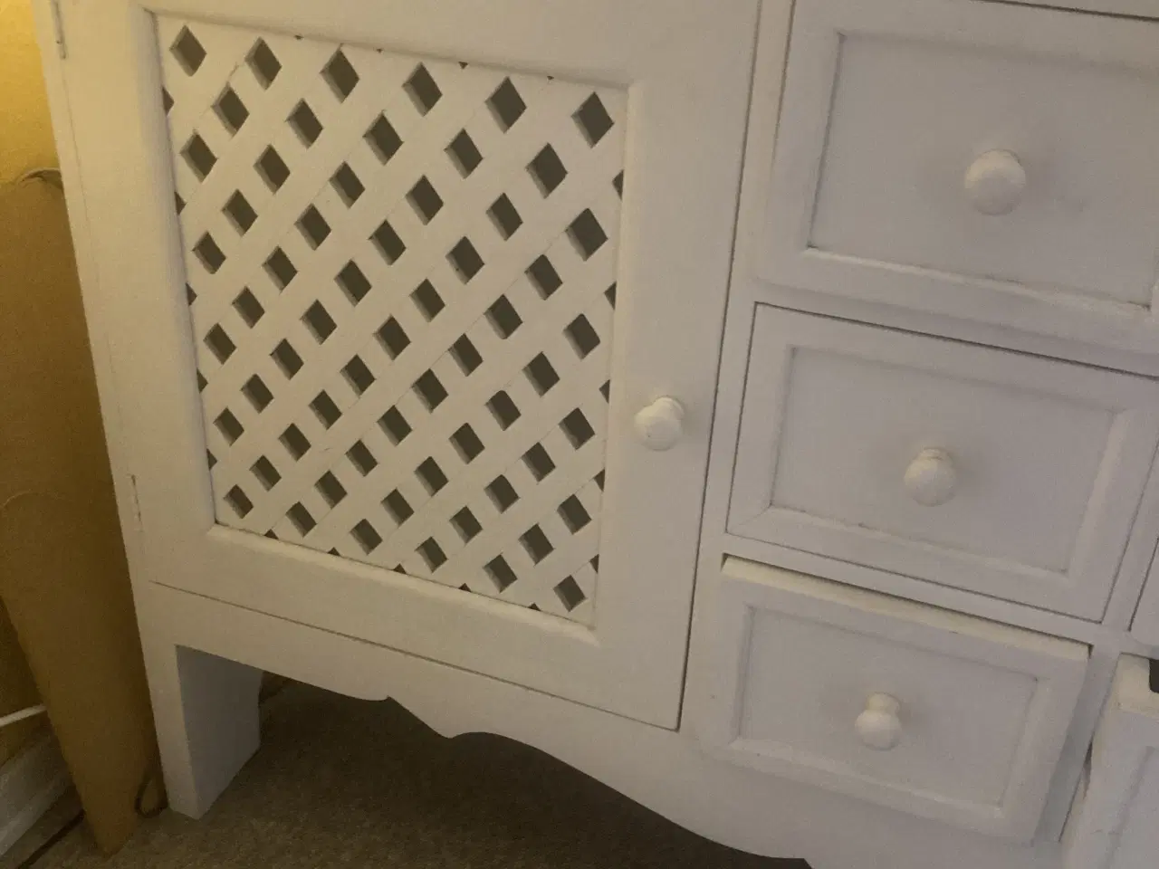 Billede 3 - Romantisk skænk m. flotte gitterlåger & udskæring