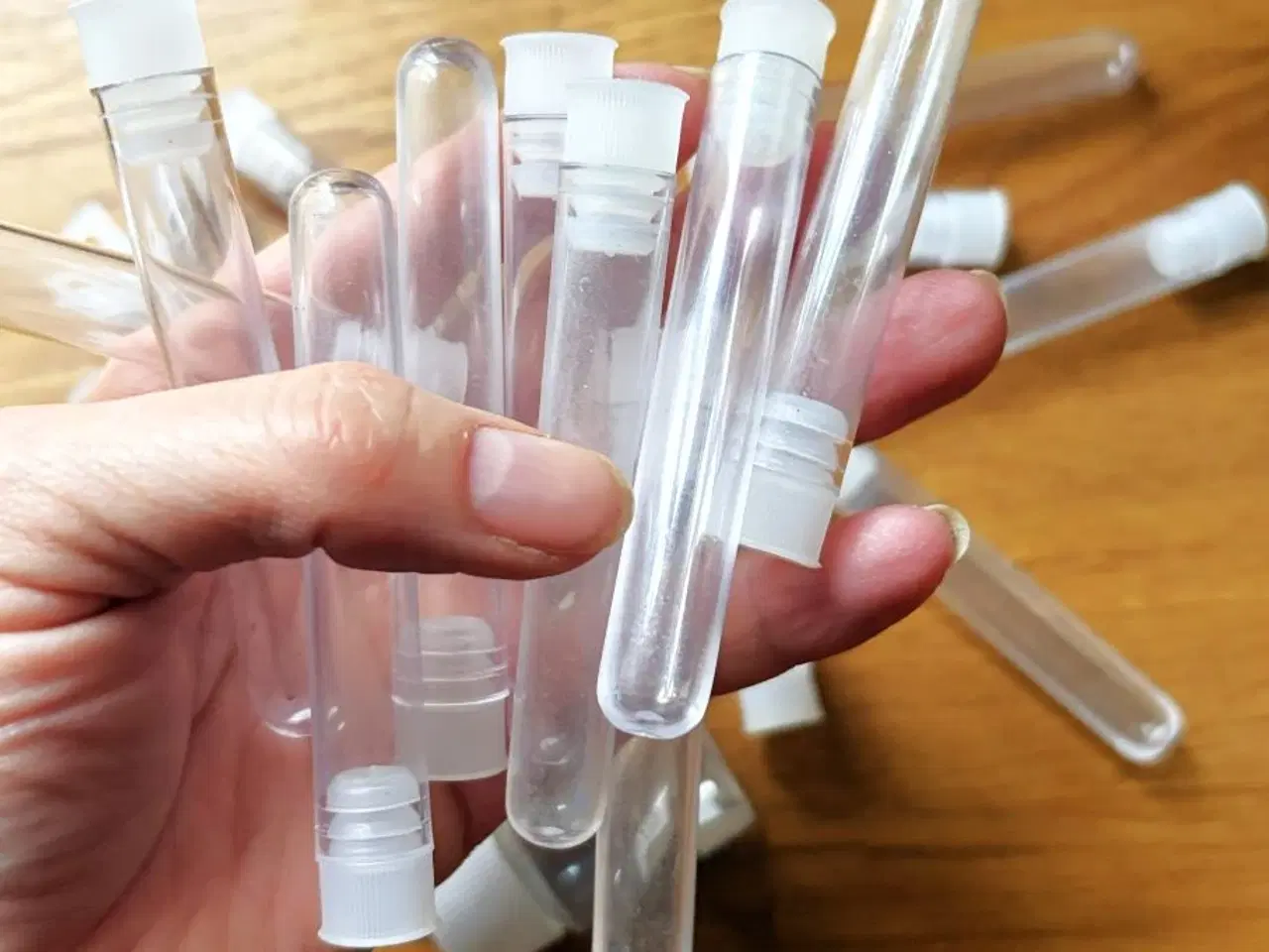 Billede 2 - Forskellige perlerør og opbevaring til krea. 22stk