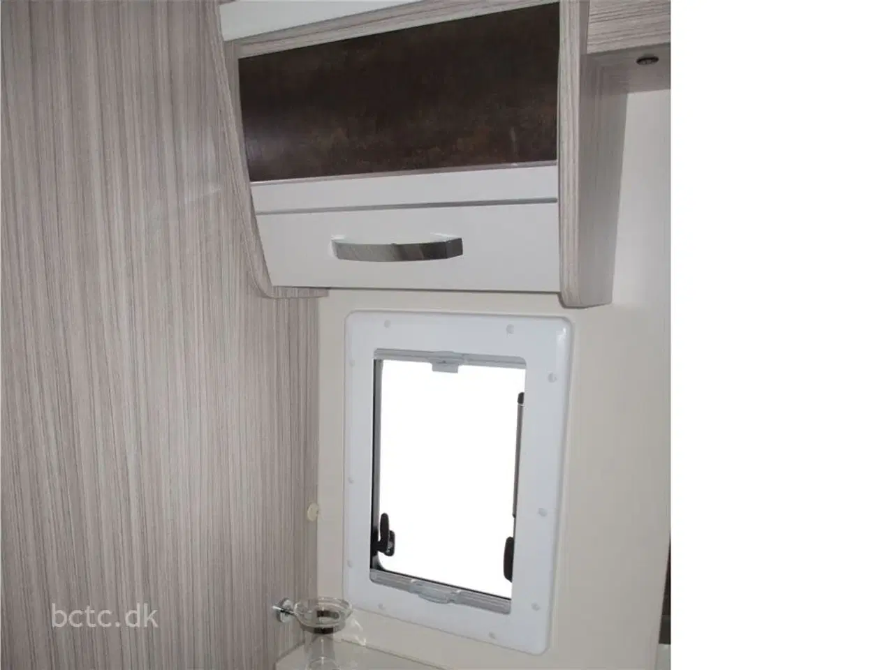 Billede 13 - 2025 - Elnagh Magnum 530   5 SELEPLADSER