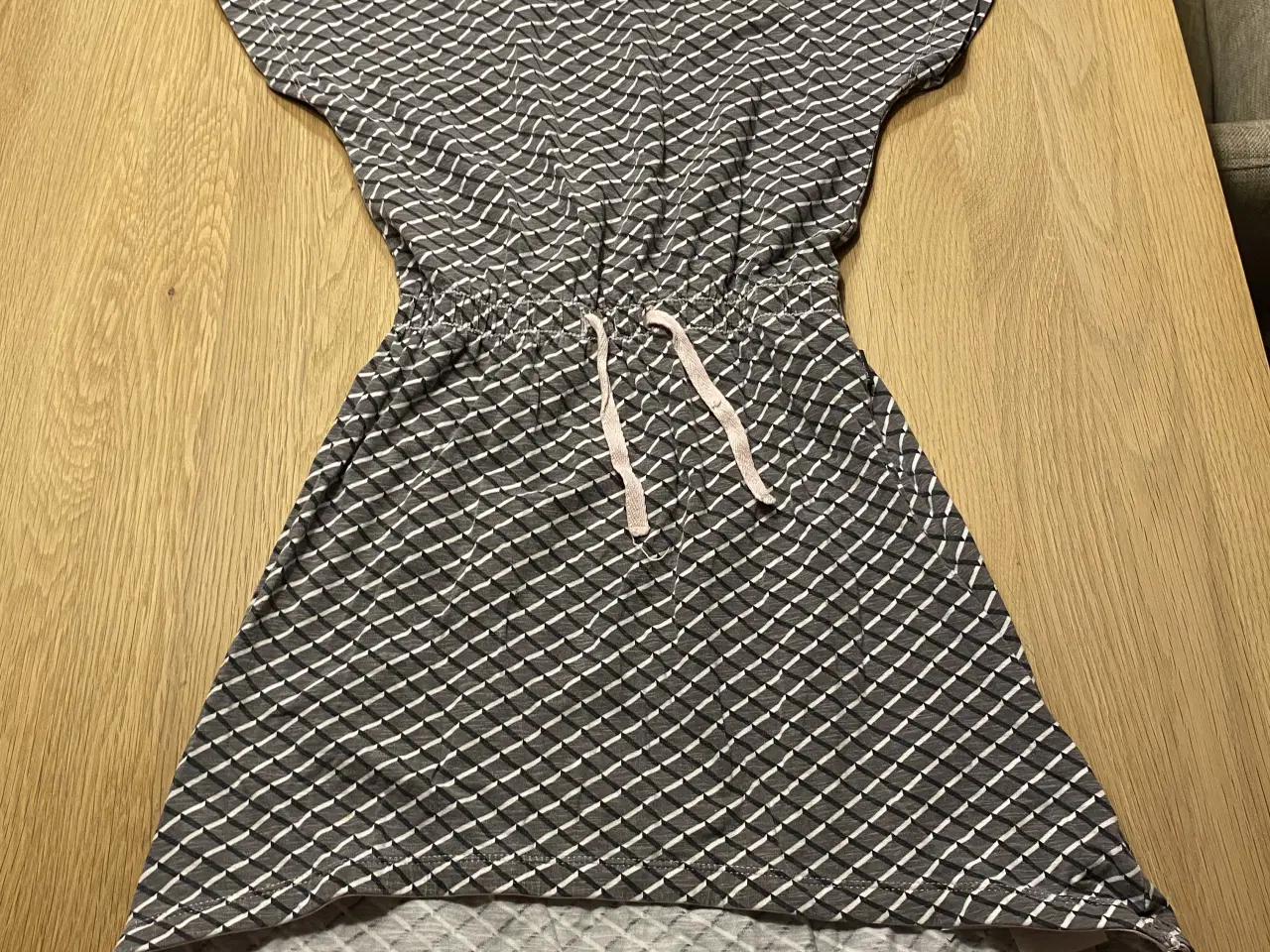 Billede 2 - Bukser, kjoler, tshirt, bluser str. 140