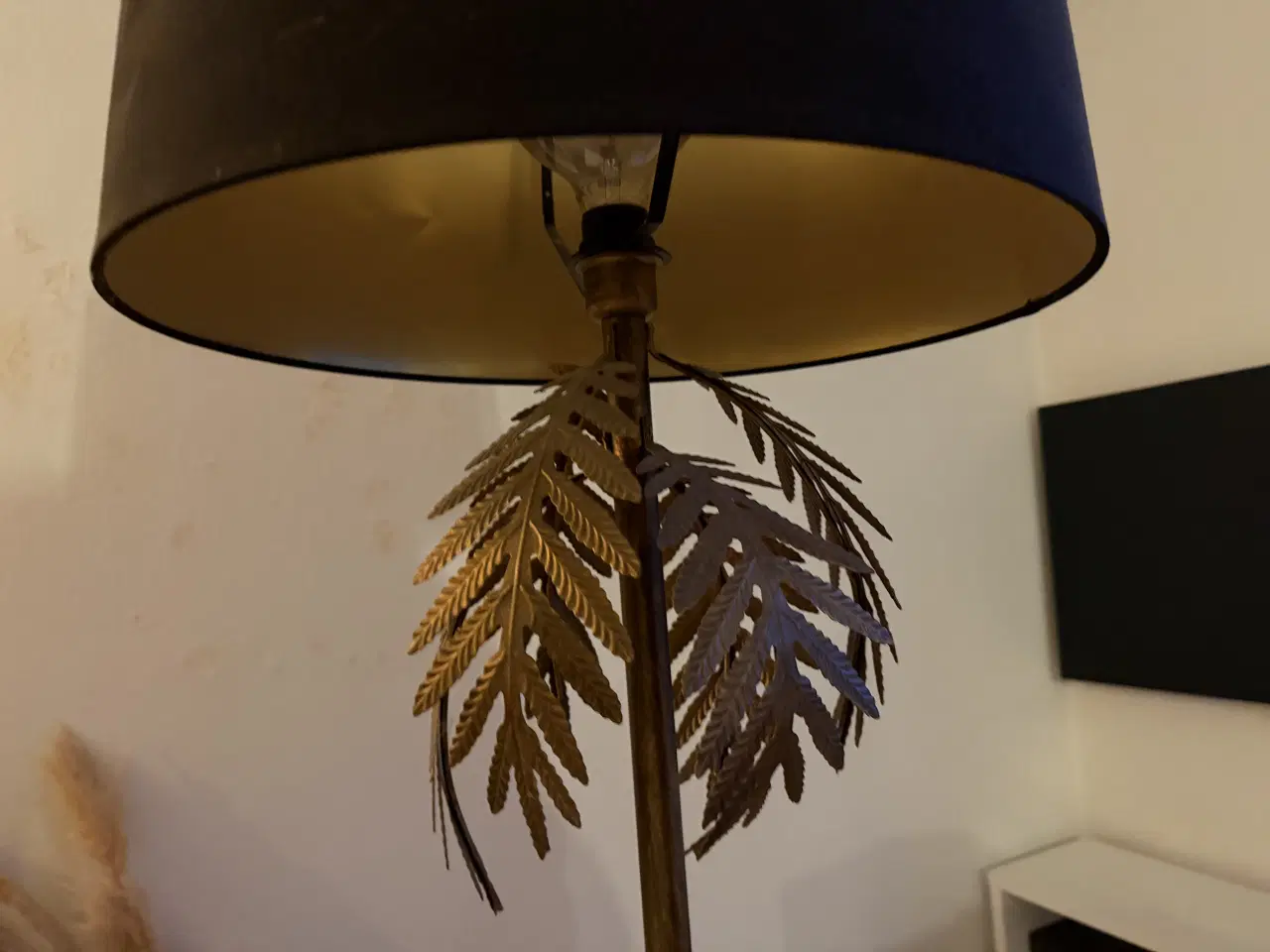 Billede 3 - Standerlampe sort/messing