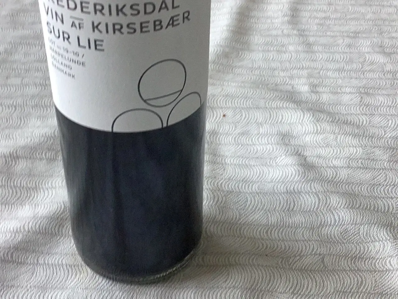 Billede 2 - Kirsebærvin fra vingård på Lolland uåbent afhent