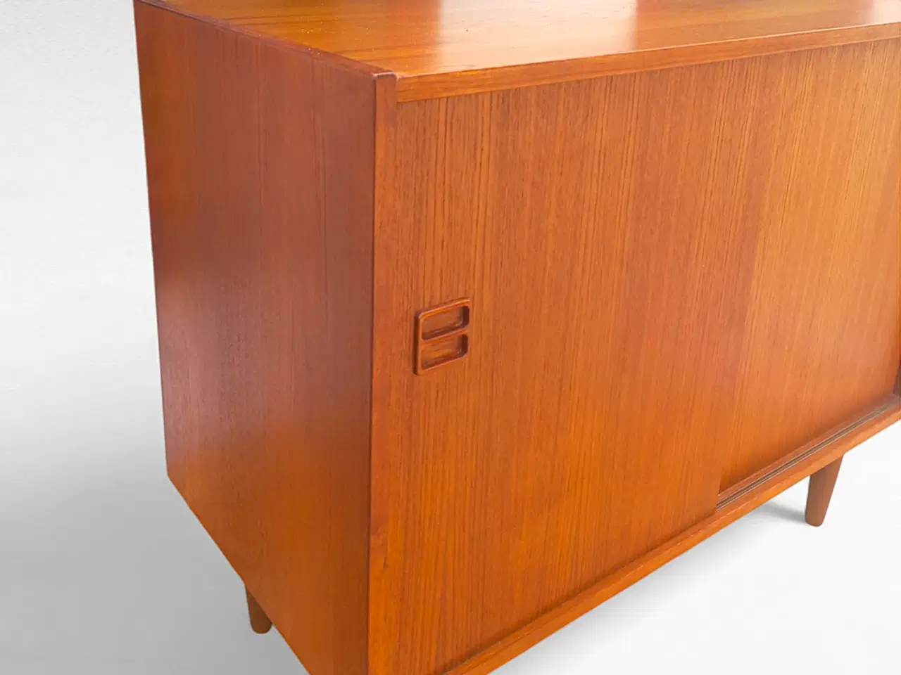 Billede 6 - Elegant teak skænk med skydelåger – Dansk Design f