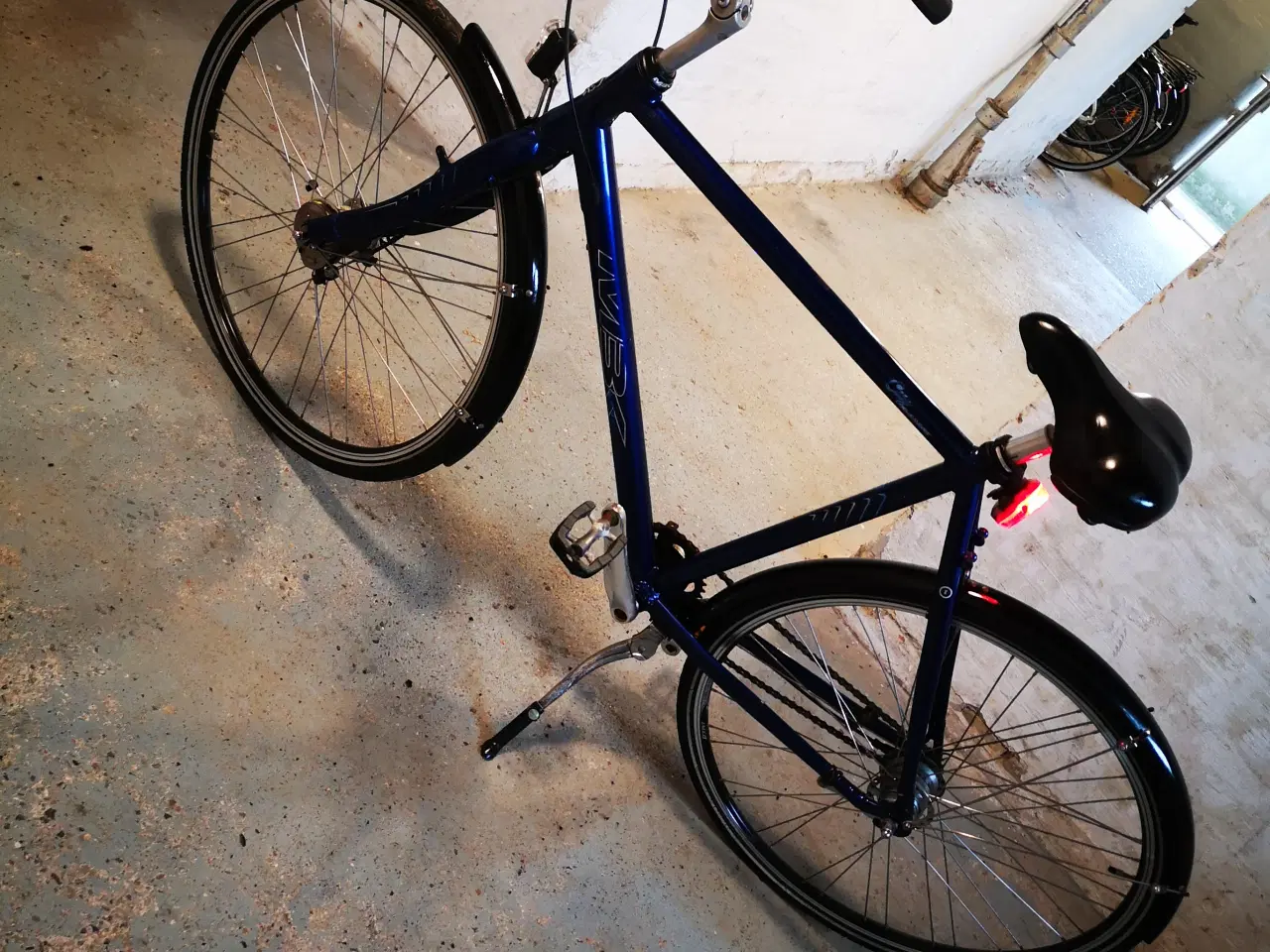 Billede 9 - MBK 28" 58 cm høj 7 gear , Dæk som ny, forlygte me