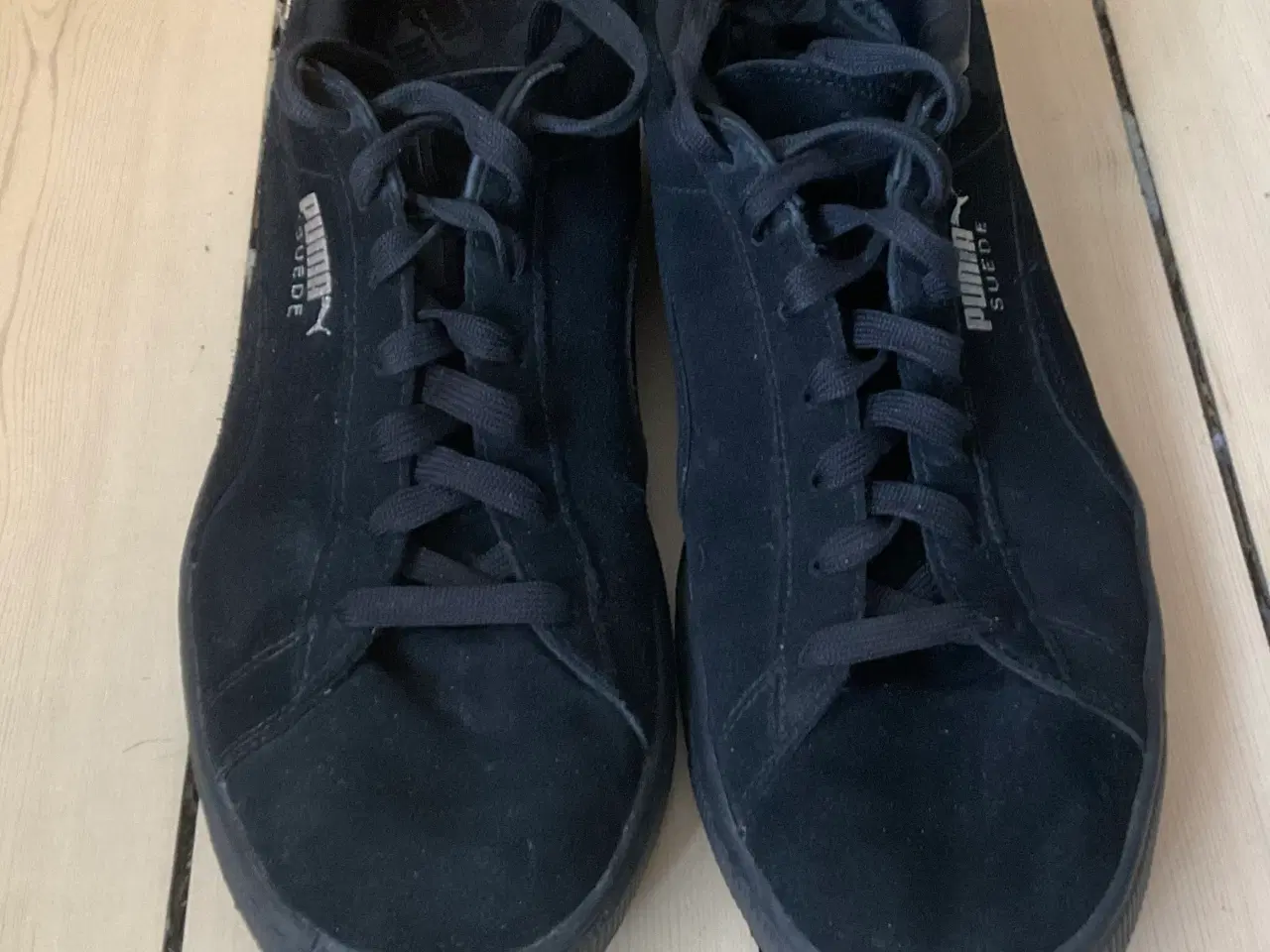 Billede 1 - Sorte Puma Suede sneakers