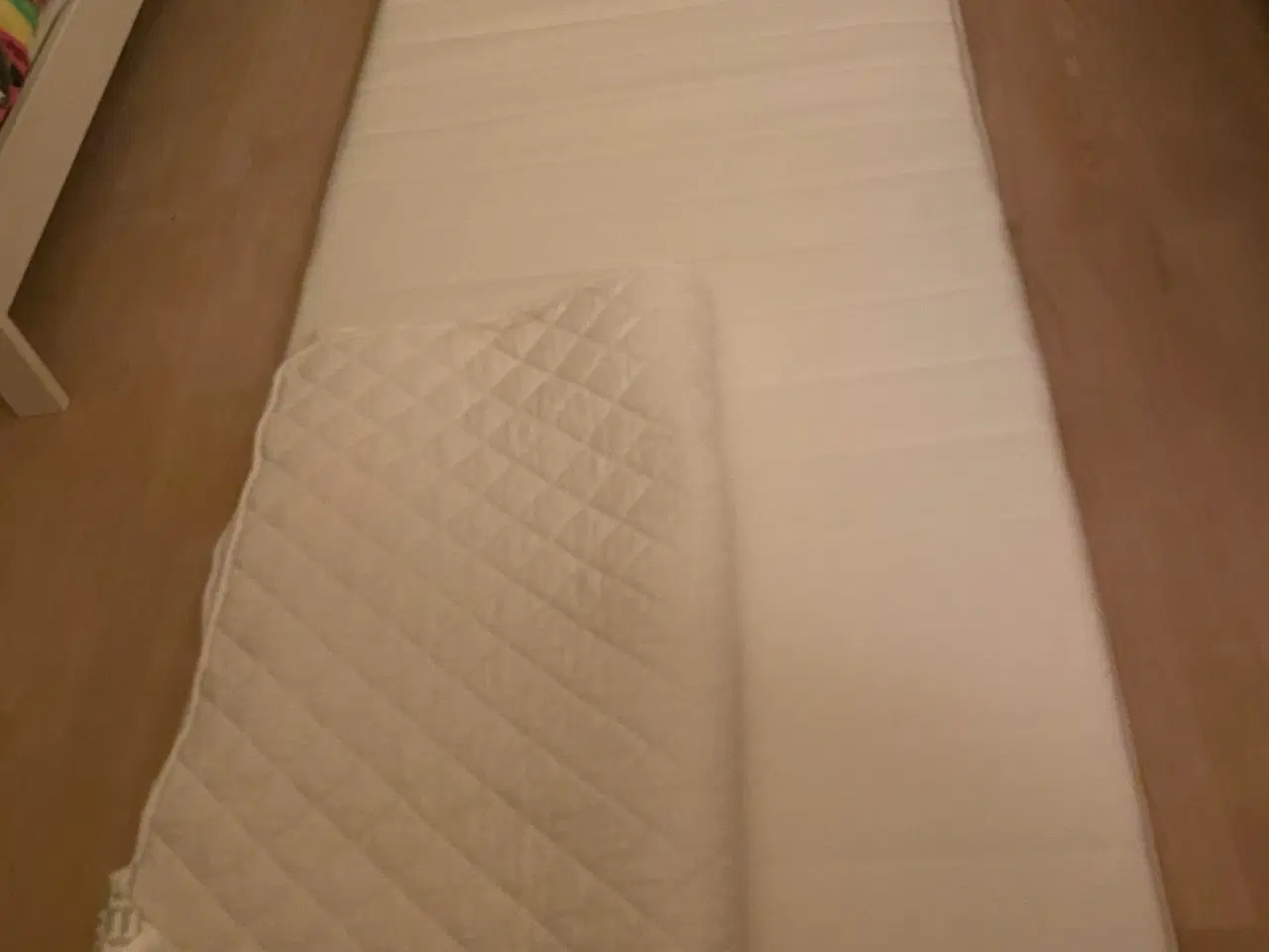 Billede 1 - Fin og ren 80/200 cm topmadras m. rullemadras