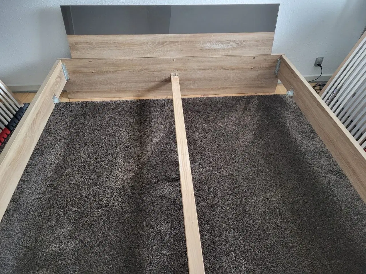 Billede 1 - Ramme til seng med 2 sengebunde.