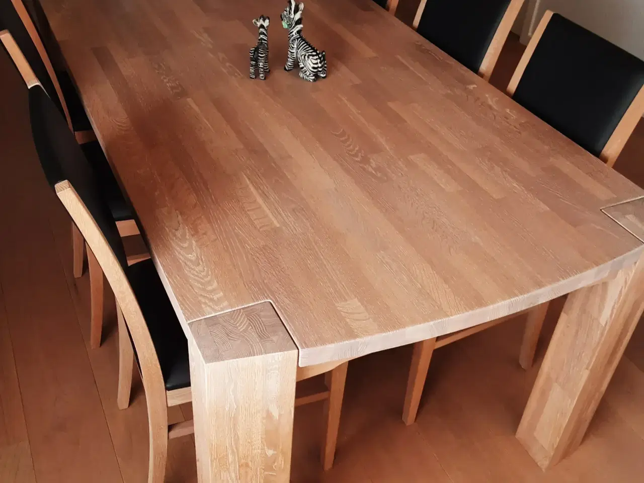 Billede 1 - Spisebord med stole