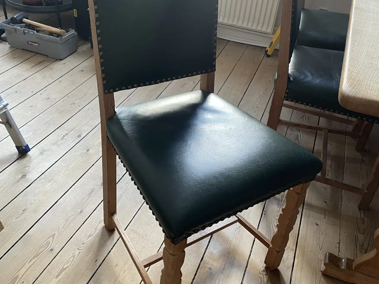 Billede 4 - Spisebord m 6 stole+2 tillægsplader