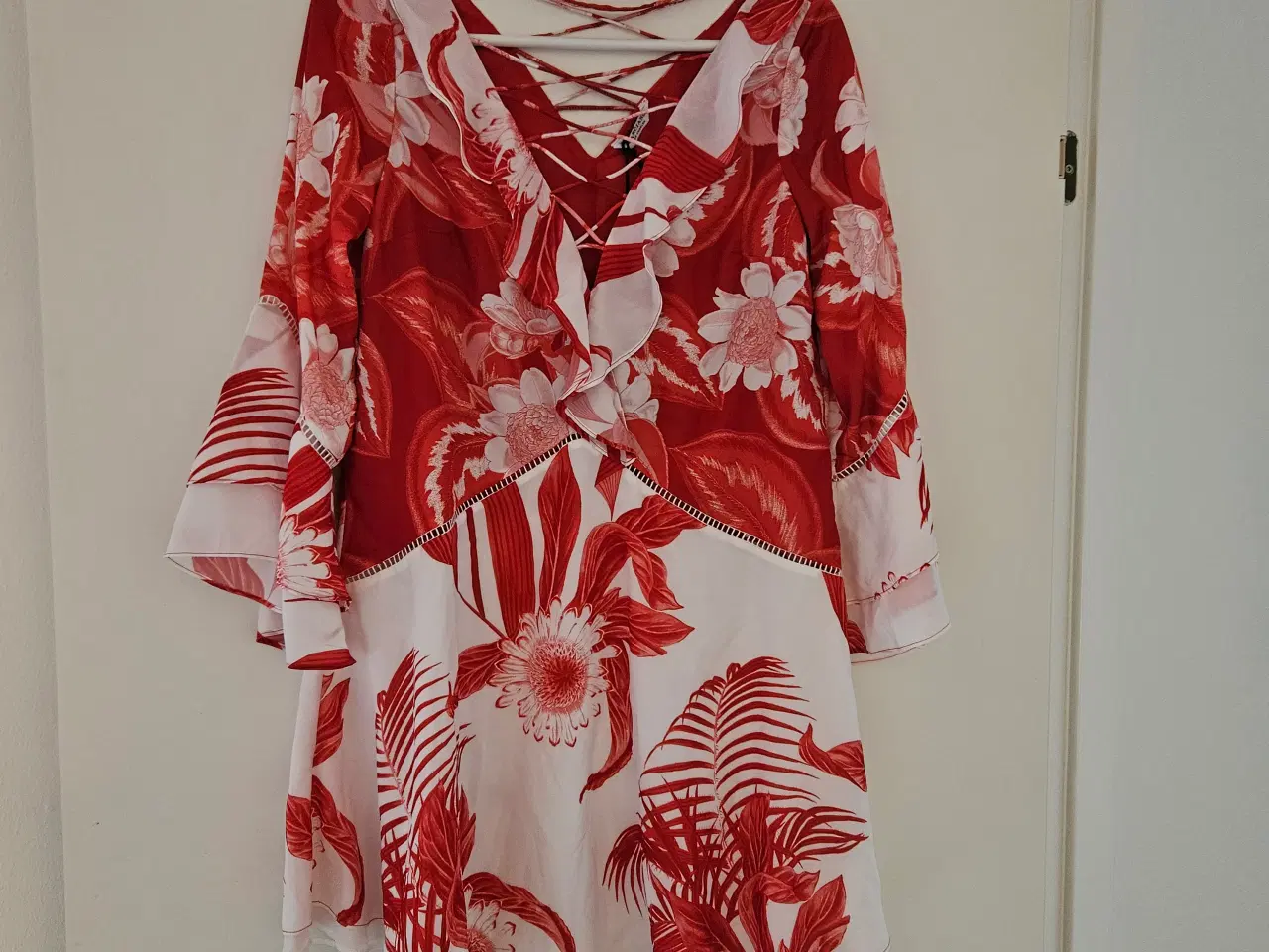 Billede 2 - Marciano rød/hvid kjole
