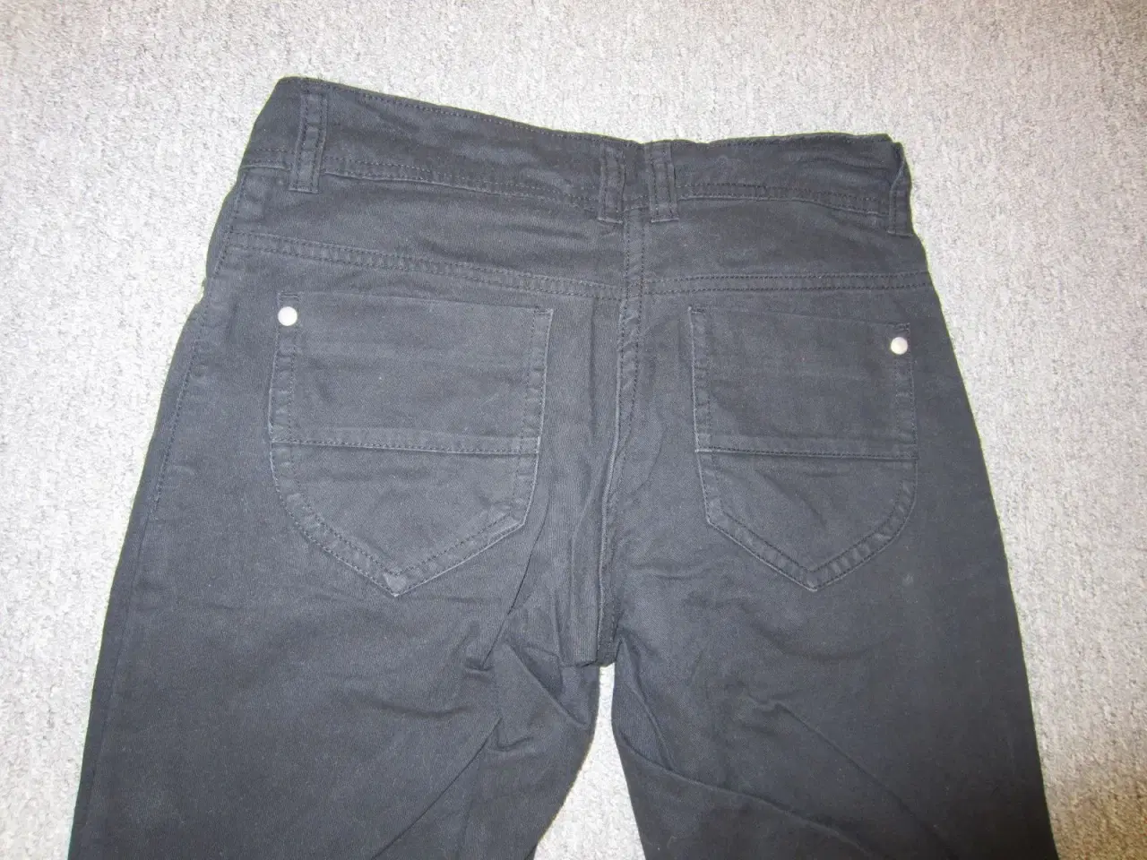 Billede 4 - Sorte lange bukser til pige i str. 158