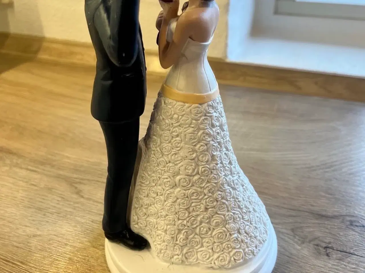 Billede 2 - Topfigur til fx bryllupskage