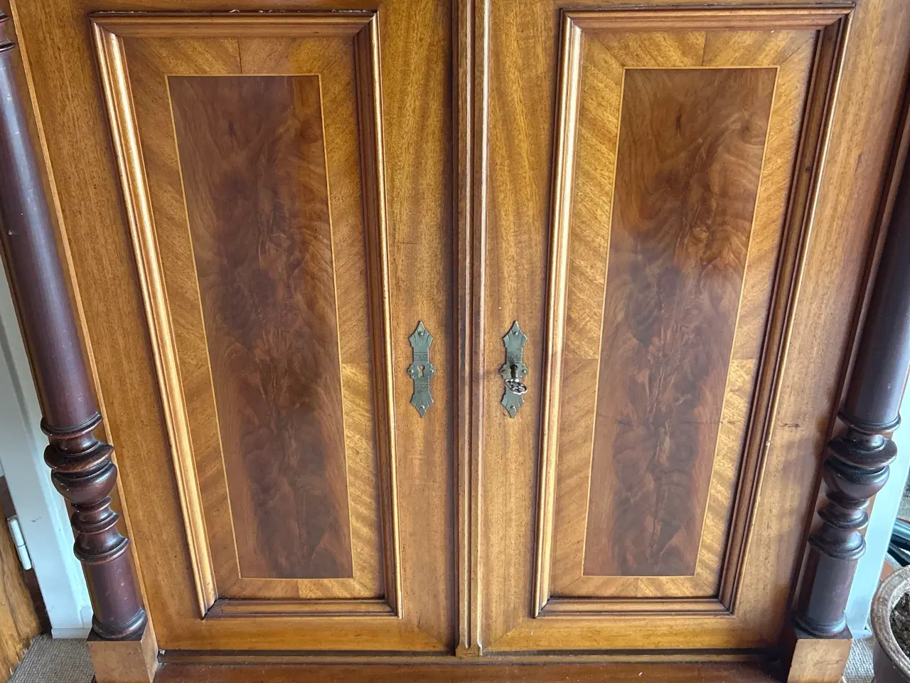 Billede 2 - Smukt antikt skab / kabinet fra 1800tallet