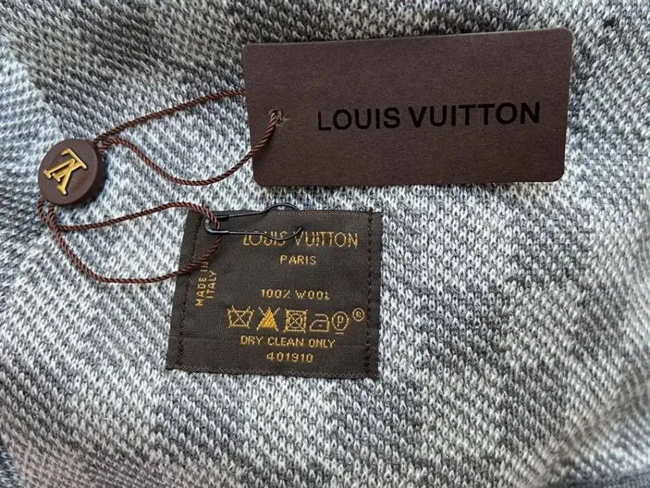 Billede 4 - Louis Vuitton tørklæde og hat til salg