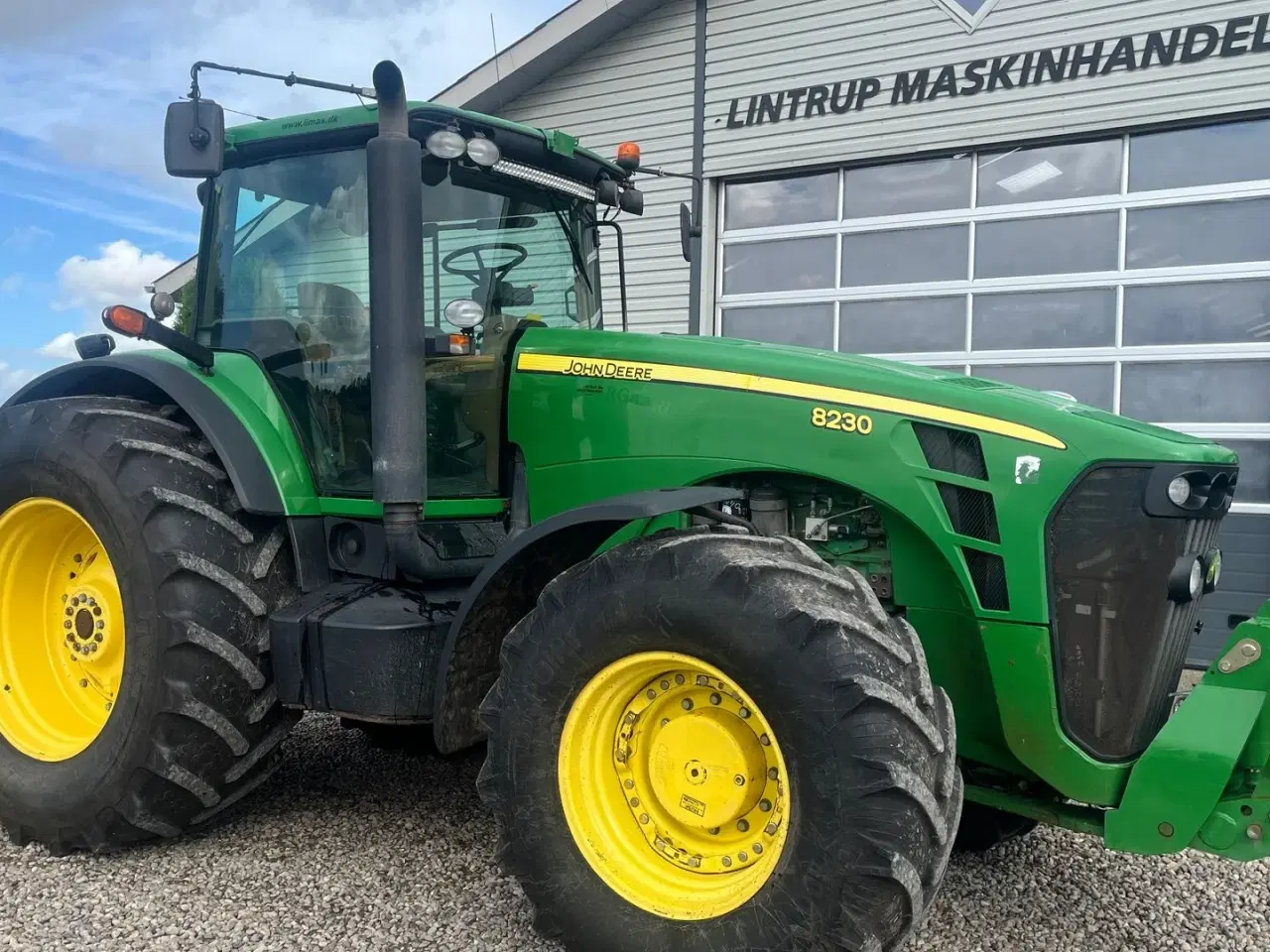 Billede 16 - John Deere 8230 Med frontlift