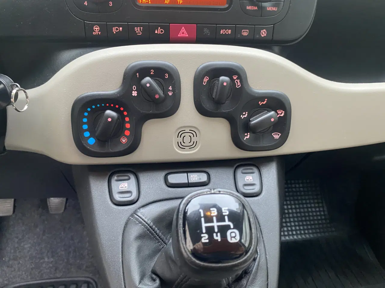 Billede 13 - Økonomisk velholdt lille bil super flot.