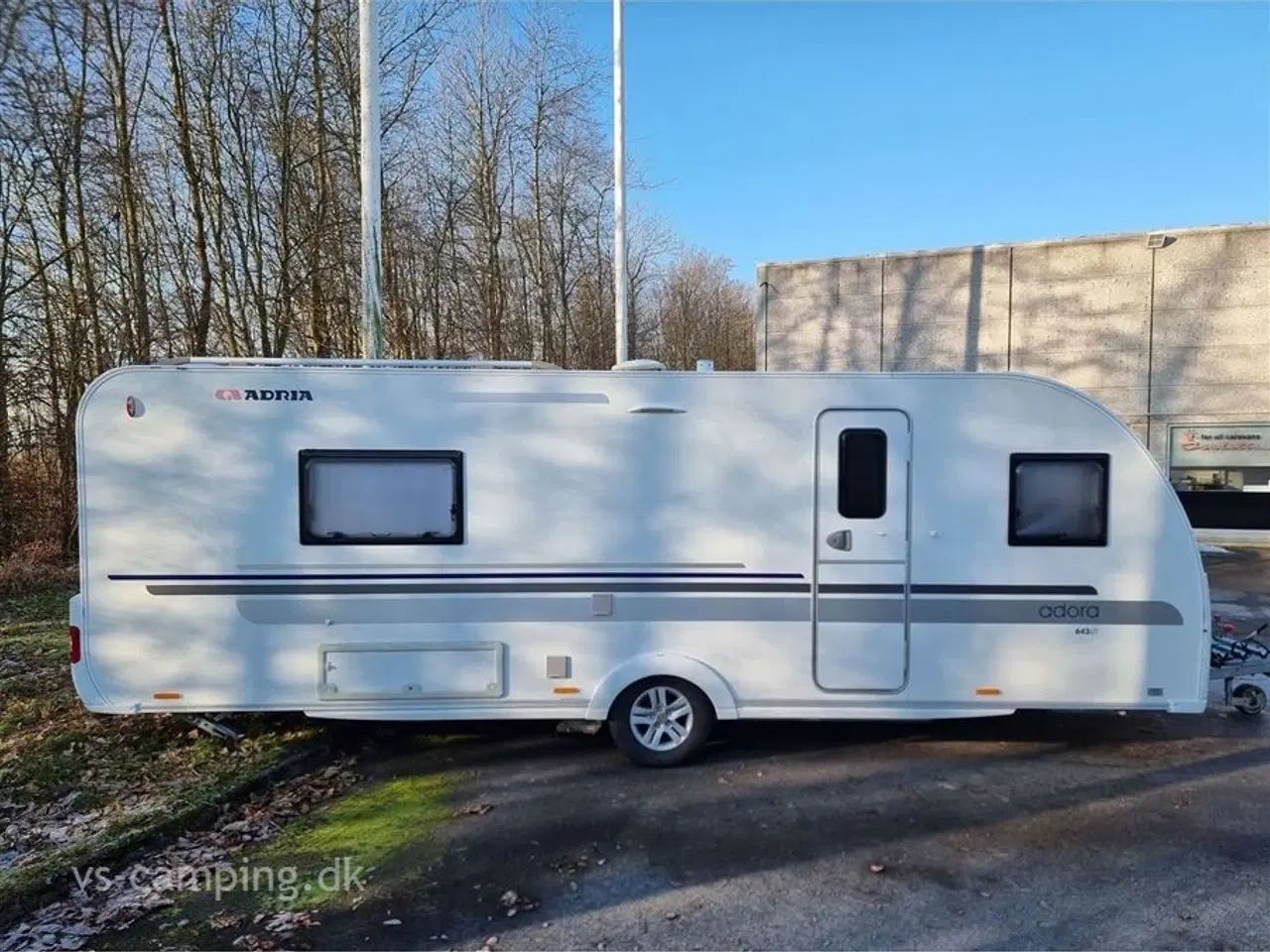 Billede 3 - 2014 - Adria Adora 643 UT LÆKKER RUMMELIG CAMPINGVOGN MED ALDEVARME, RUNDSIDDEGRUPPE, FRANSK SENG OG STORT BADEVÆRELSE