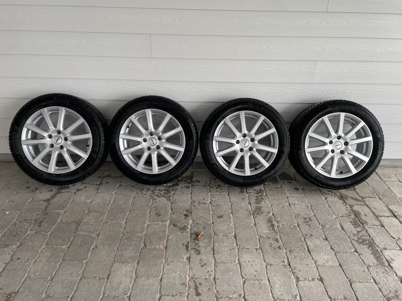 Billede 1 - Michelin vinterdæk med fælge