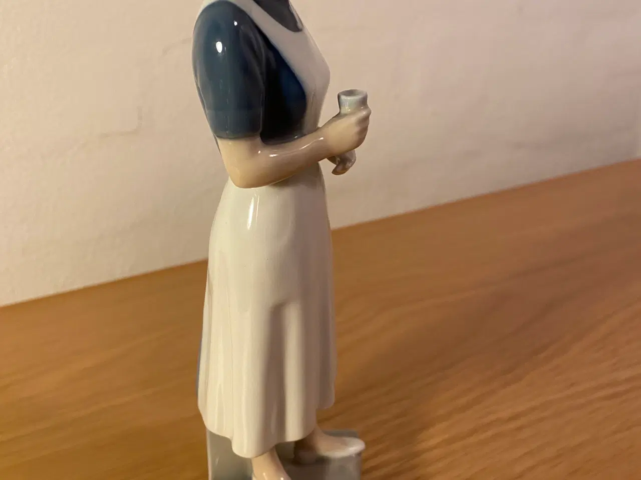 Billede 4 - Royal Copenhagen sygeplejerske 4507