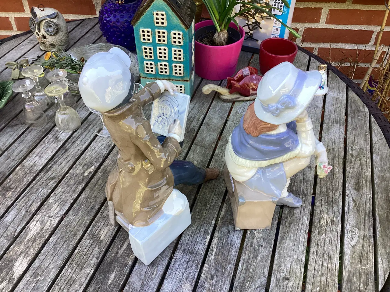 Billede 4 - Spansk fig Pige og dreng der maler hende