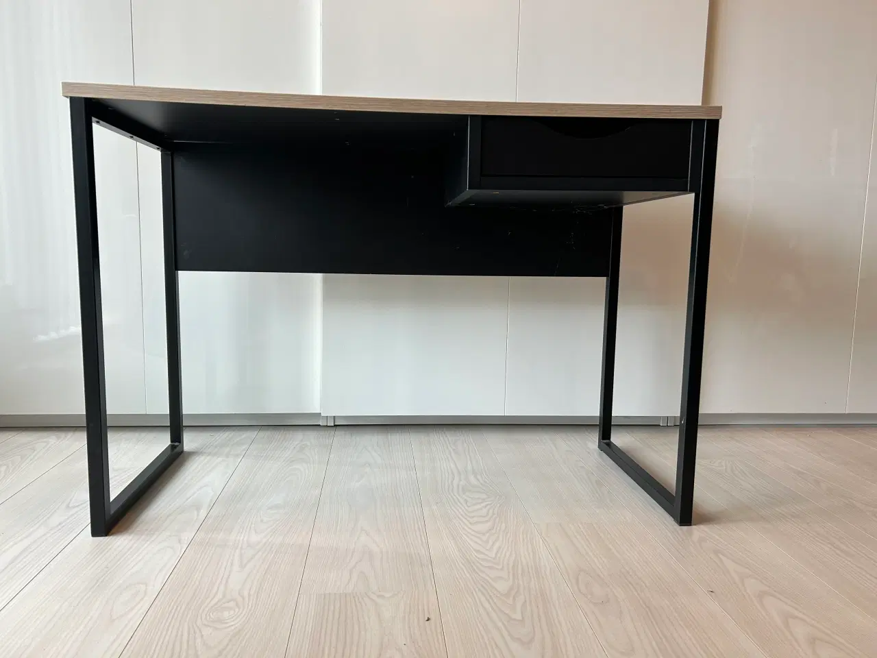 Billede 1 - Skrivebord 