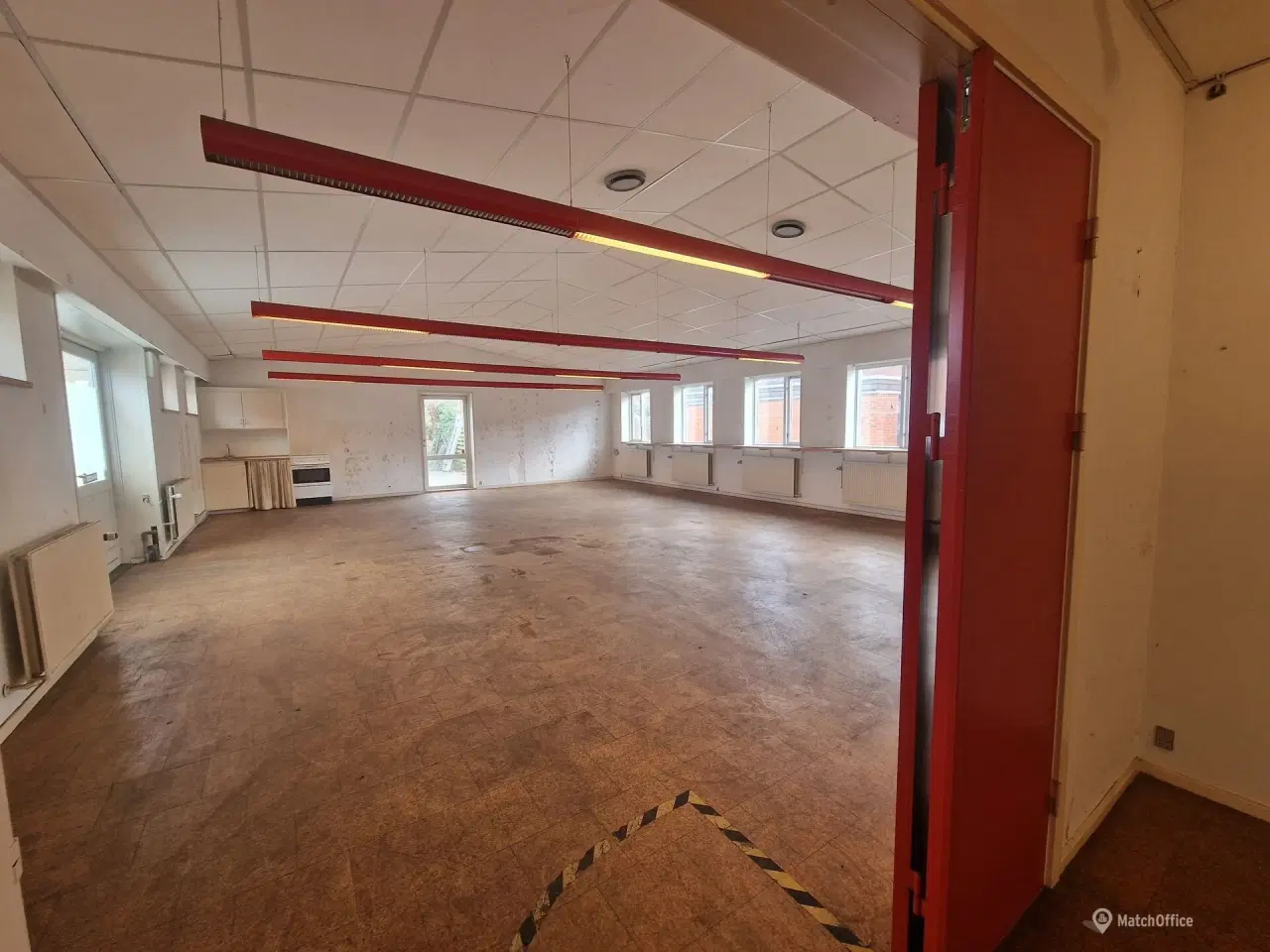 Billede 6 - 3 lejemål til lager. showroom, behandling, kontor m.m. Biladgang til lager –Skiltemulighed mod Grønnevej