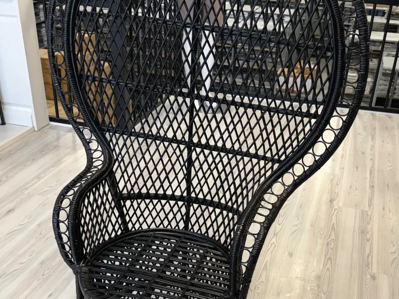 Billede 2 - Lene Bjerre påfuglestol i flettet rattan