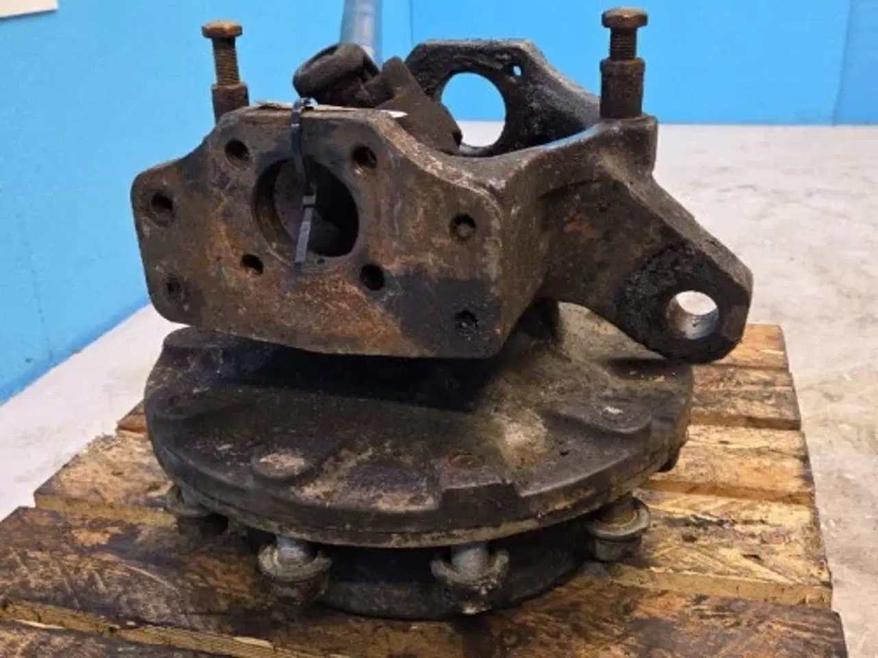 Billede 3 - New Holland LB115B Hjulnav R. 85821290 