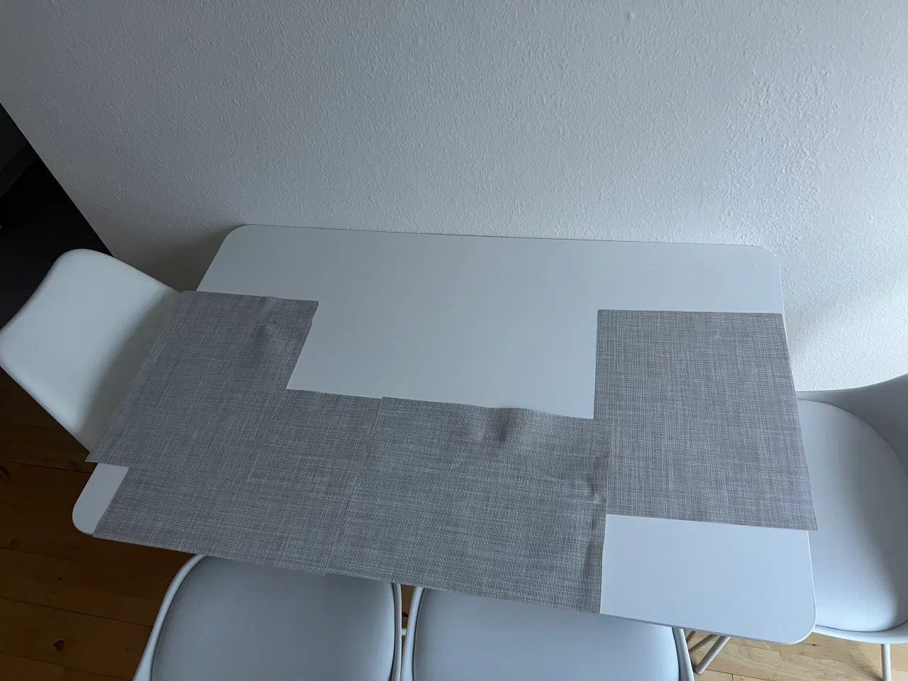 Billede 4 - Spisebord med stole 