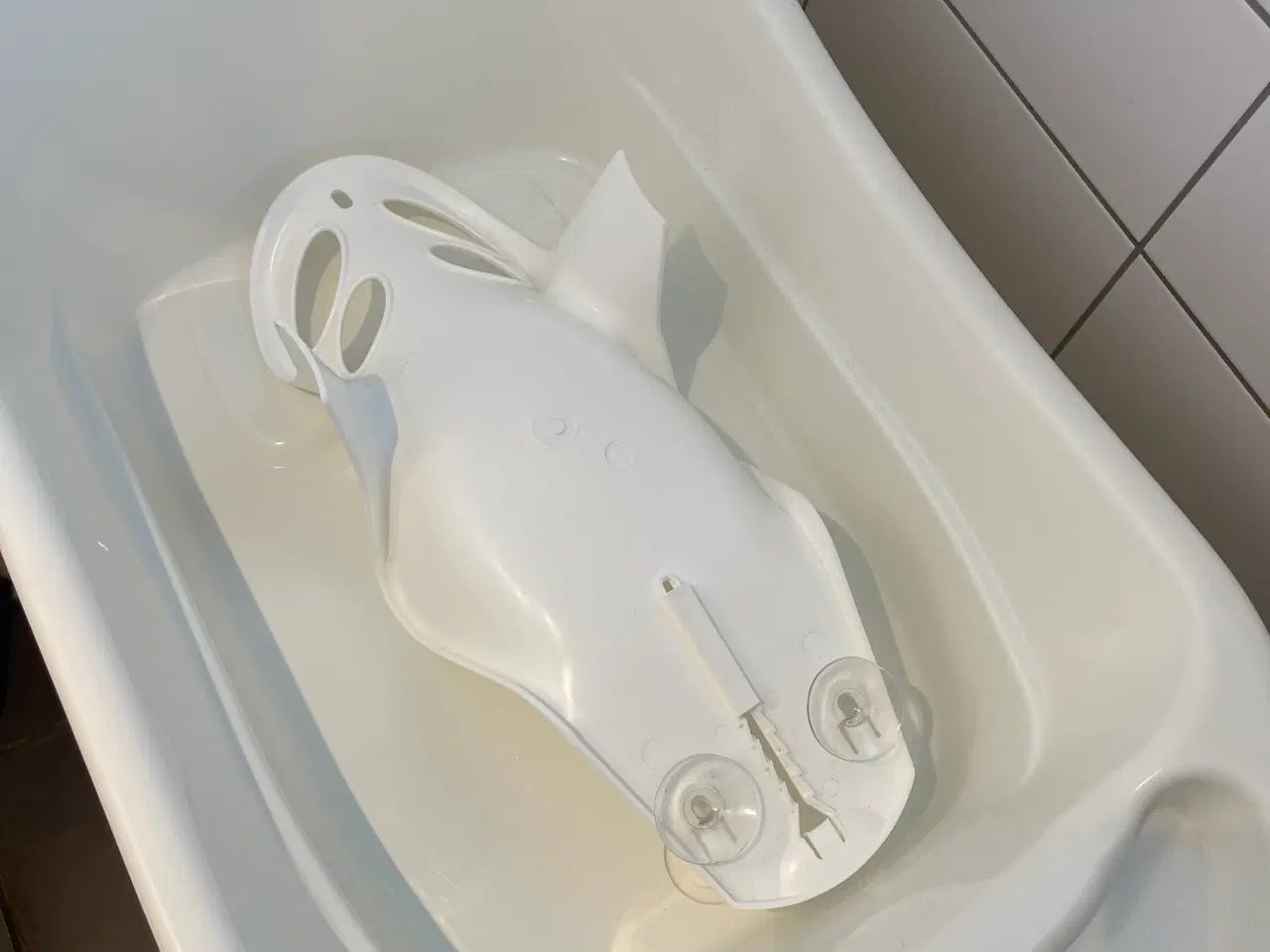 Billede 4 - Badekar på stativ med babyindsats 