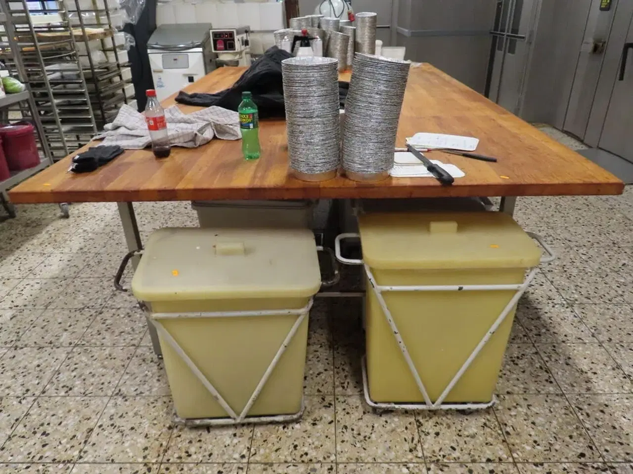 Billede 3 - Arbejdsbord med indhold