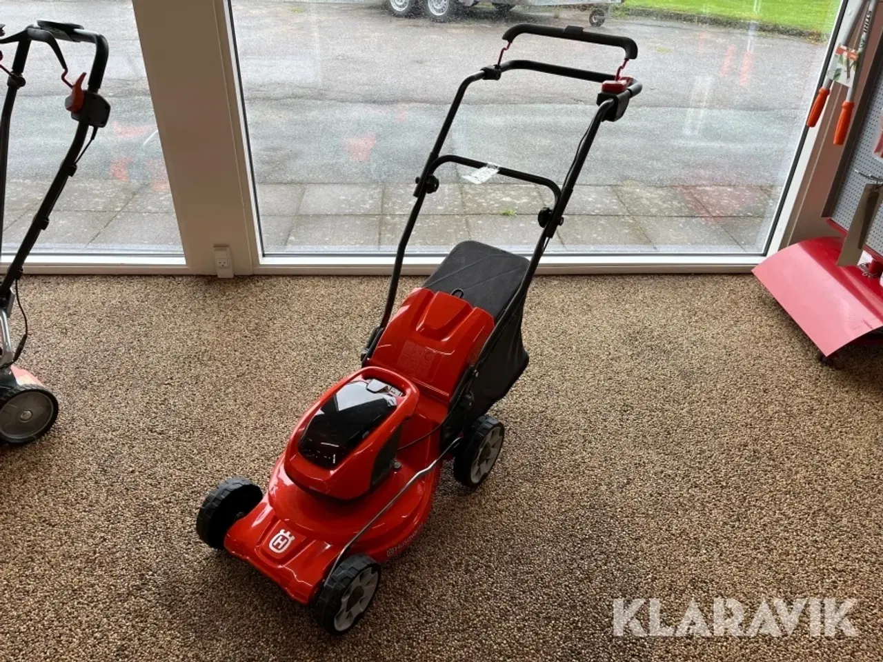 Billede 1 - Græsslåmaskine Husqvarna LC137i