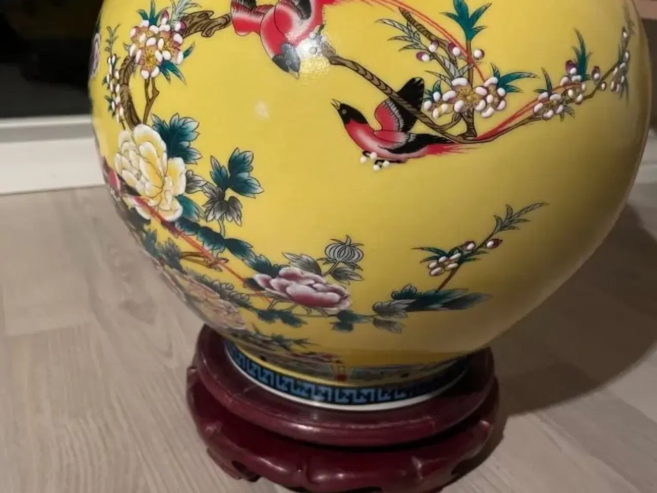 Billede 3 - Kinesisk vase med fod sælges